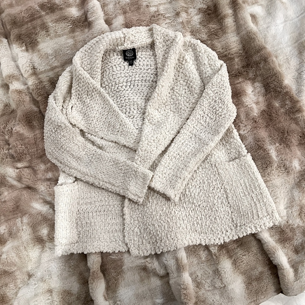 Bobeau Boucle Popcorn Draped Button Cardigan - Picture 4 of 9